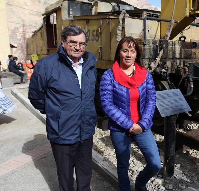 Felipe Ravinet, director de Fundación Sewell, junto a Valentina Santelices, gerente de sustentabilidad de división El Teniente.